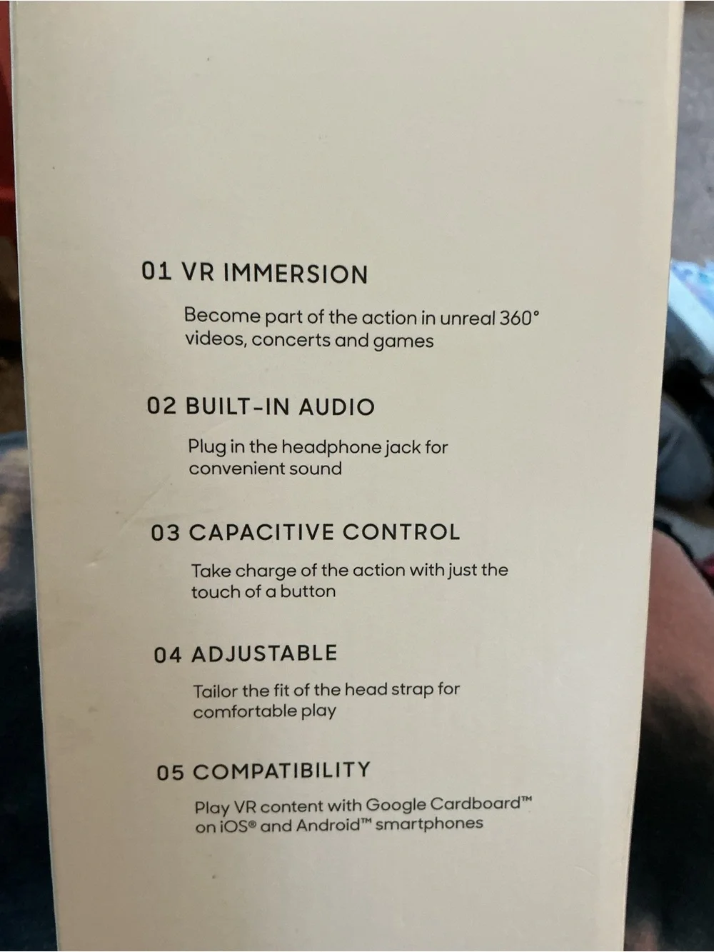 🌼Sharper Image White and Black VR Headset with Built-In Headphones